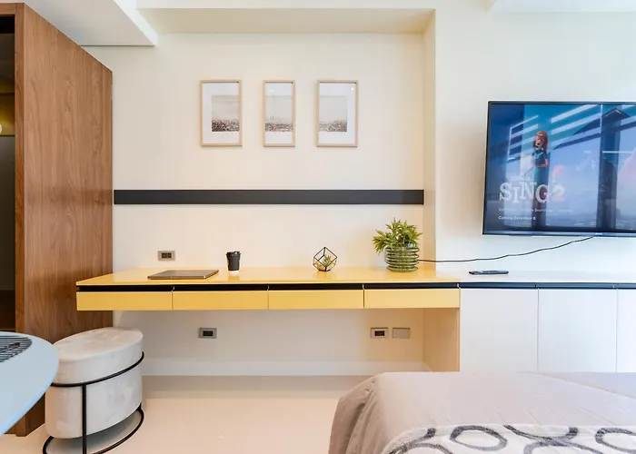 Aparthotel The Amber At 38th Park Avenue It Park - Walk To Ayala And Cafes With Fast Wifi *