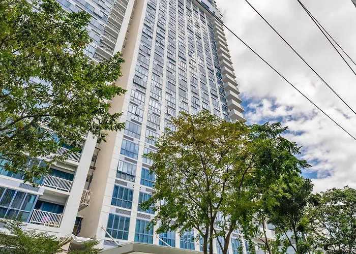 Aparthotel The Amber At 38th Park Avenue It Park - Walk To Ayala And Cafes With Fast Wifi *