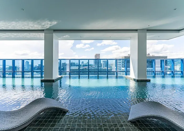 Aparthotel The Amber At 38th Park Avenue It Park - Walk To Ayala And Cafes With Fast Wifi